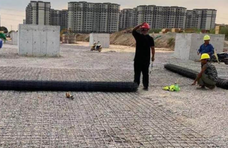 图木舒克土工格栅铺设前地基要怎么处理?